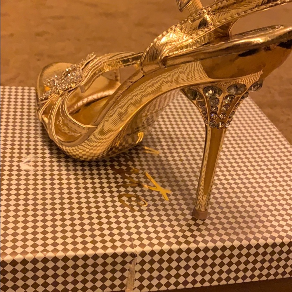 Gold heels - Picture 3 of 3